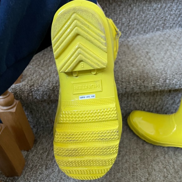 Barley worn yellow hunter rain boots size W6.5 - Picture 5 of 5